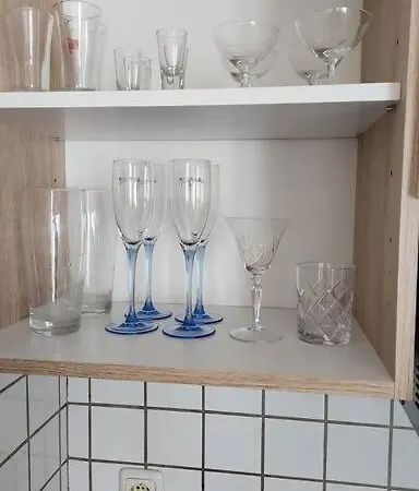 Apartament Einfache 1-zimmer In *